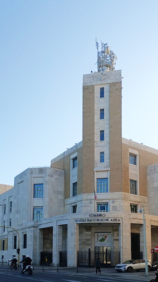 Edificio monumentale sul lungomare