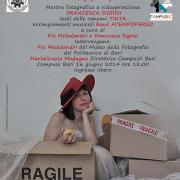 Locandina di: Mostra Fotografica e video proiezione di FRANCESCA SIGRISI “UNA DONNA (QUASI) SCADUTA”